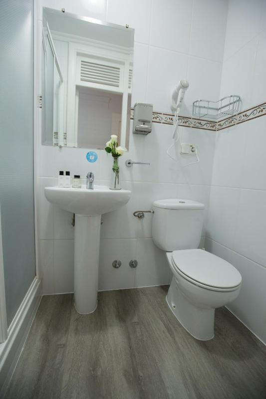 Small Interior Double Room image 3
