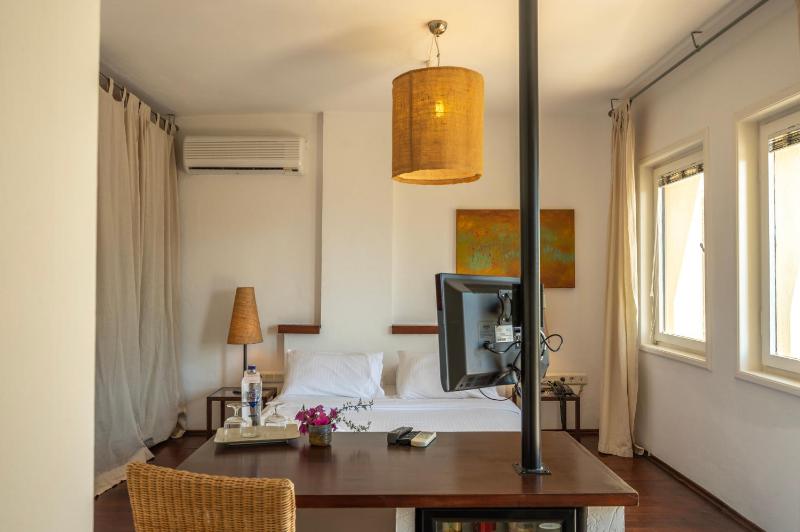 Small Double Room image 2