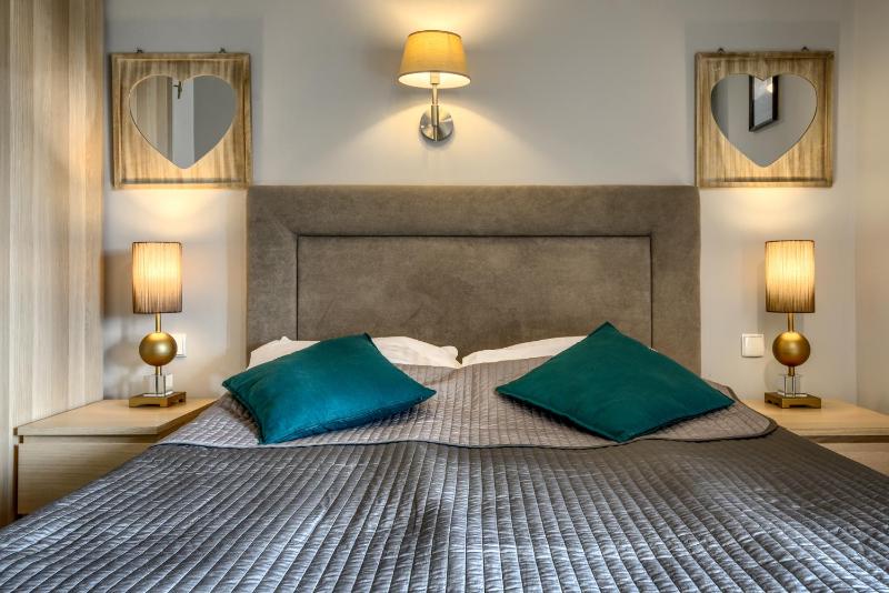 Double Room with Lake View image 3
