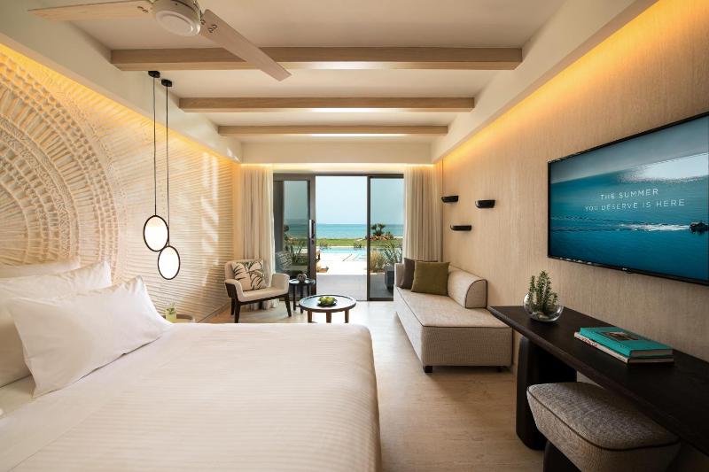  Superior Double Sea Front Sharing Pool image 1