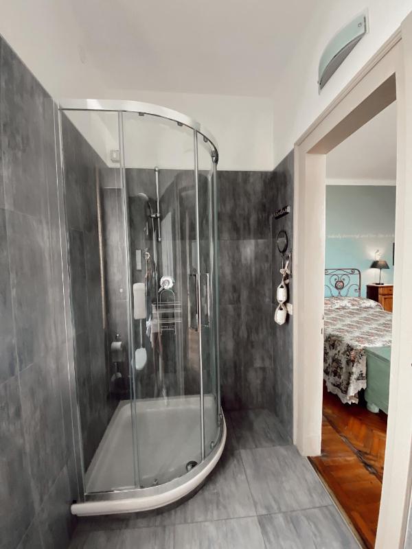 Double Room with Lake View image 2