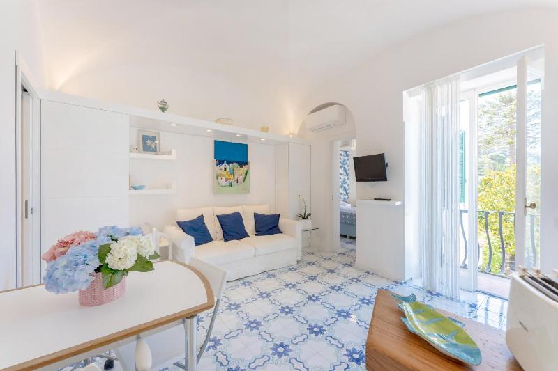 Azzurra, Capri Images