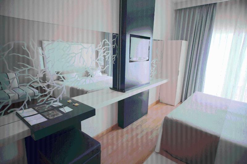 Standard Triple Room (2 Adults + 1 Child) image 3