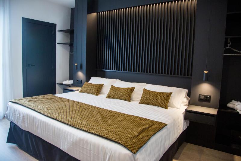 King Room with Balcony - Patio View image 3