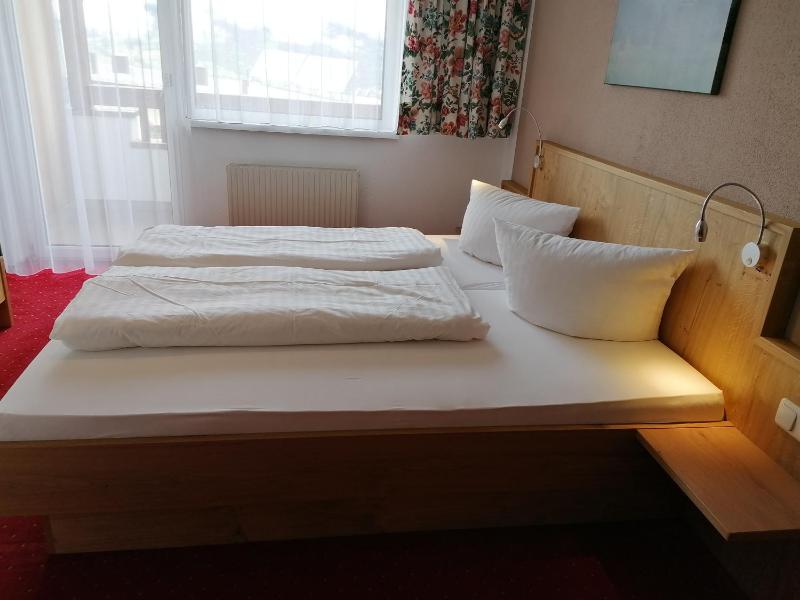 Comfort Two-Bedroom Apartment with Balcony image 3