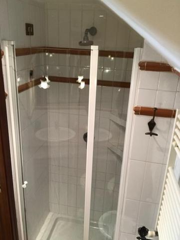 Single Room with Private Bathroom image 3