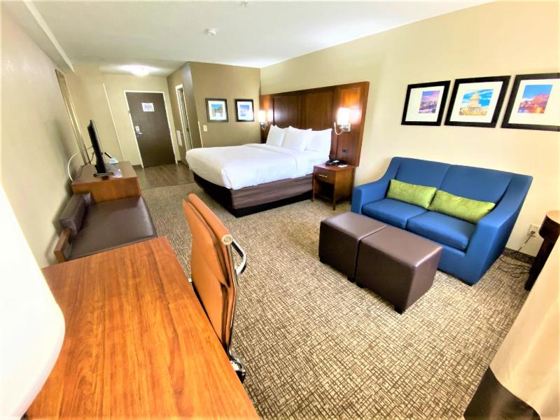 Standard King Room with Sofa - Non Smoking image 2