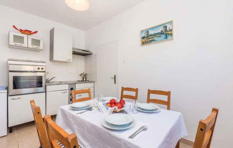Apartment image 4