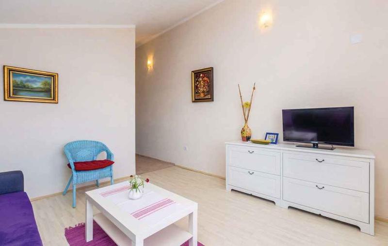 Apartment image 3