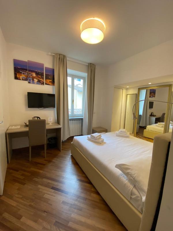 Double Room image 2