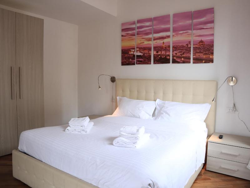 Double Room with Balcony image 4