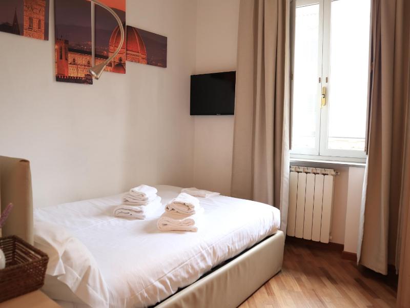 Small Double Room image 3