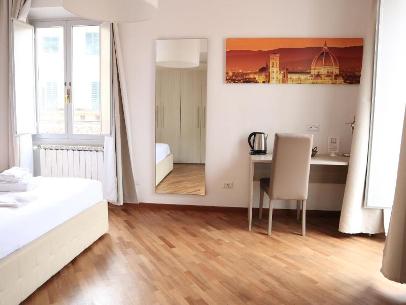 Double Room with Balcony image 3