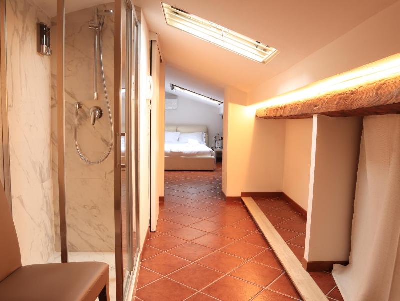 Standard Double Room - Attic image 2