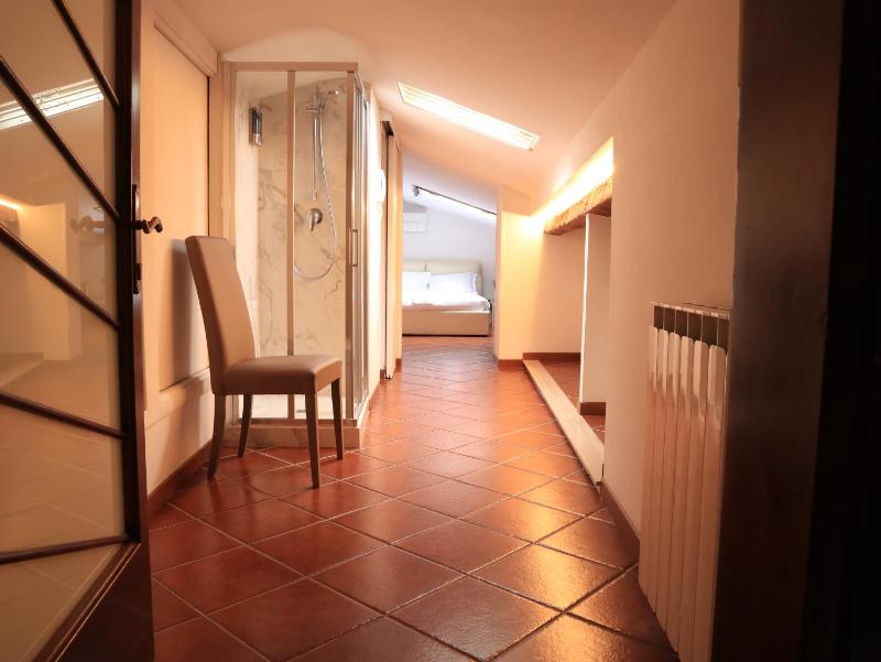 Standard Double Room - Attic image 4