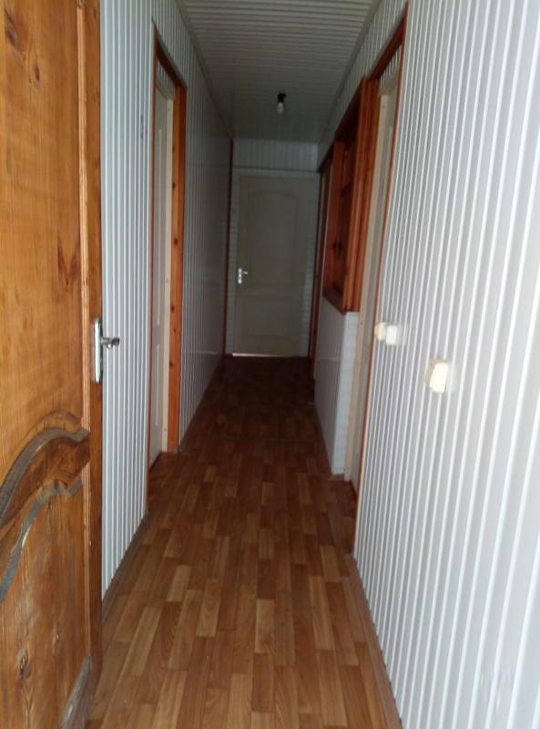 Economy Triple Room image 3