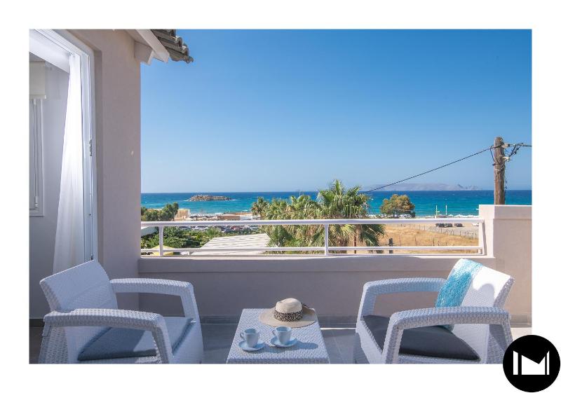 Deluxe Double Room with Sea View image 4