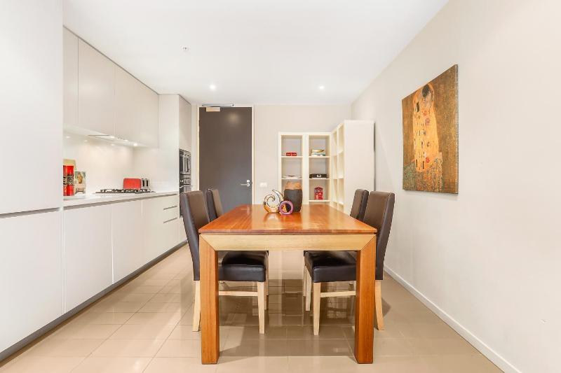 One-Bedroom Apartment with Parking (908ST) image 2