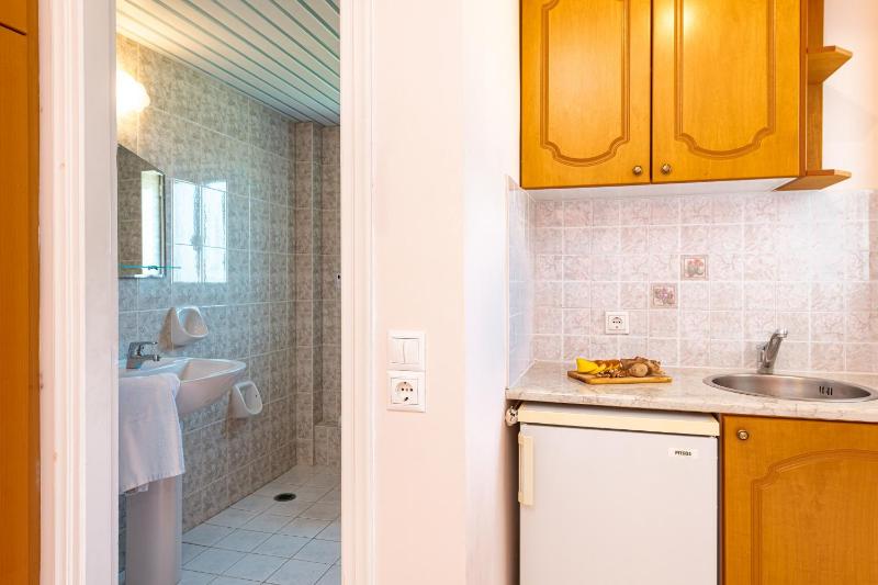 Double Room with Balcony image 4