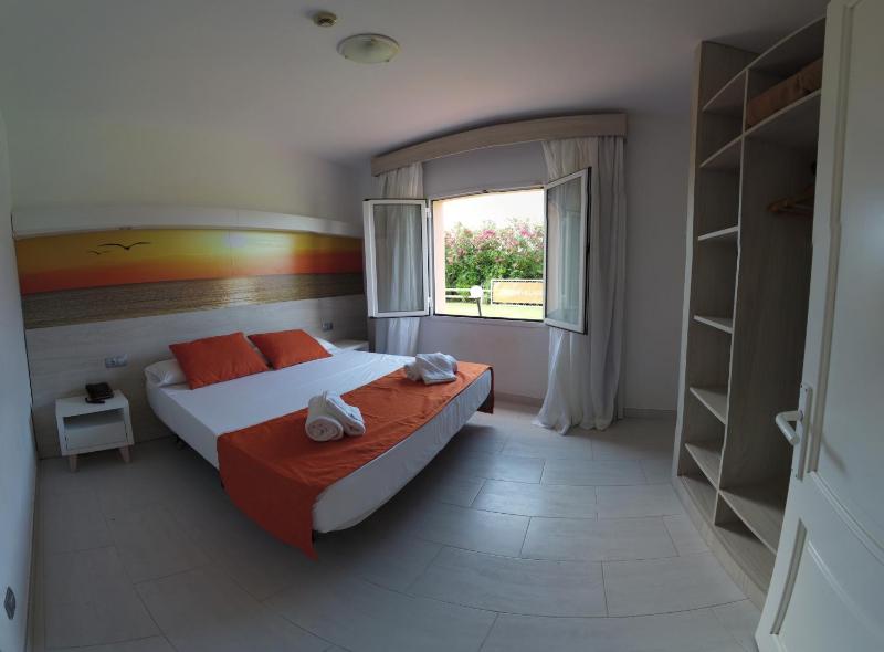 Family Room image 3