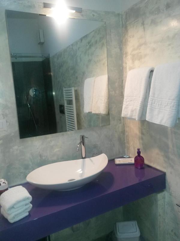 One-Bedroom Apartment image 3