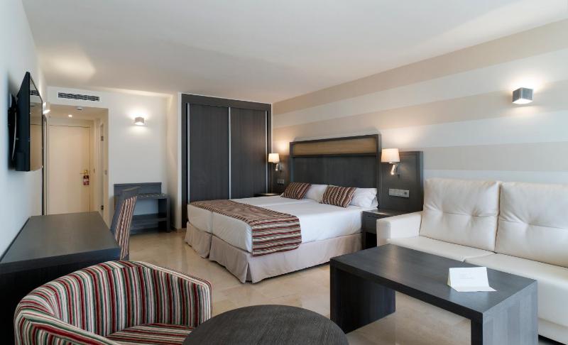 Classic Junior Suite image 3