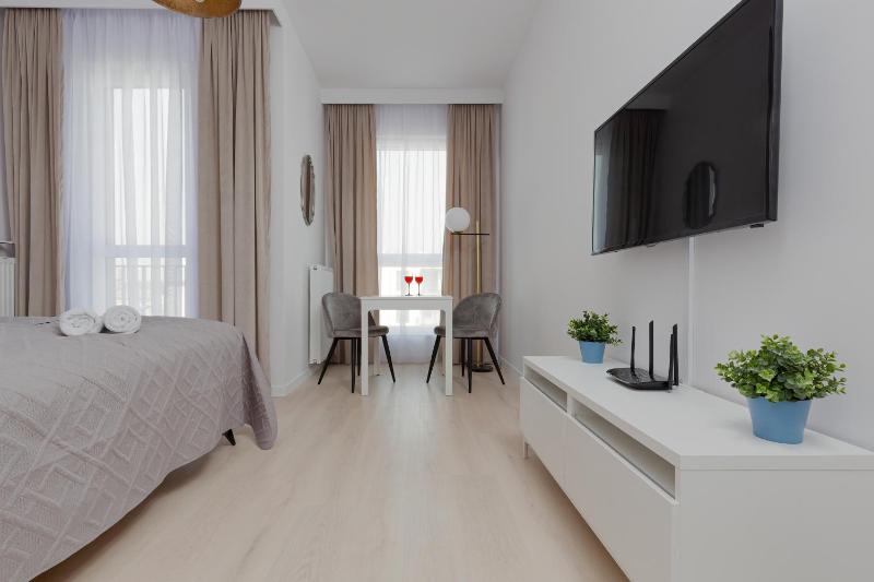 Golden Apartment Ursynów by Noclegi Renters - image 9