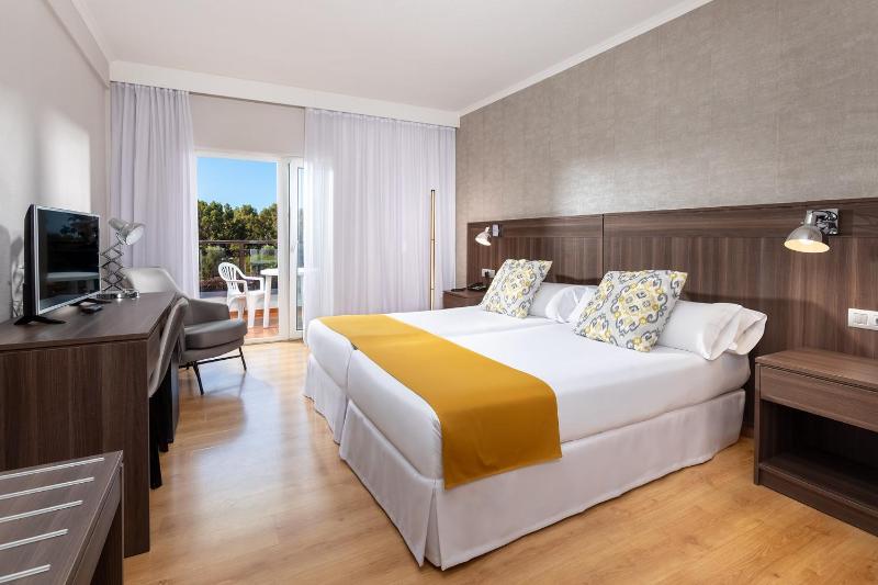 Double or Twin Room with Mountain View image 1