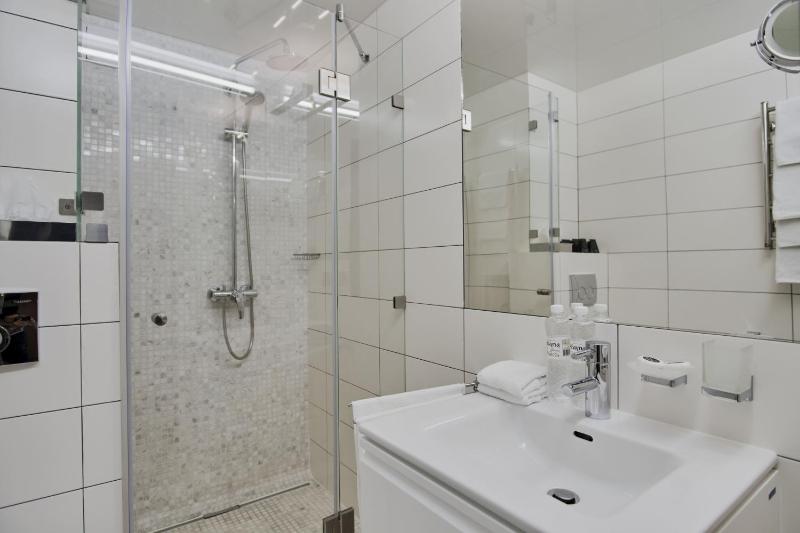 Standard Double Room image 2