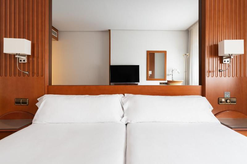 Budget Double Room image 3