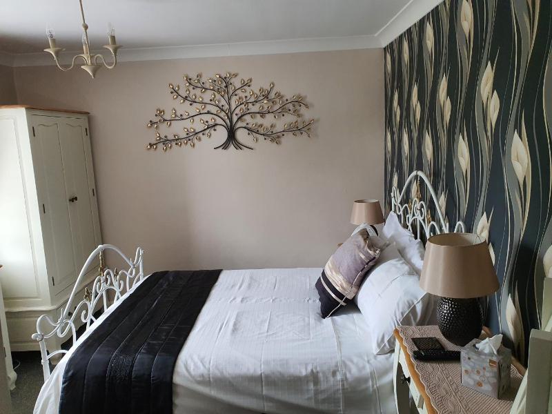 Standard Double Room image 3