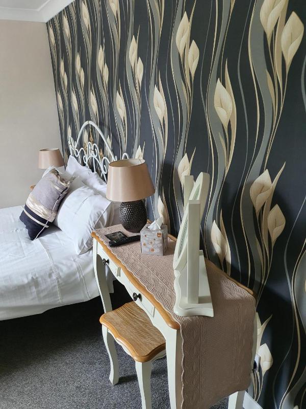 Standard Double Room image 4