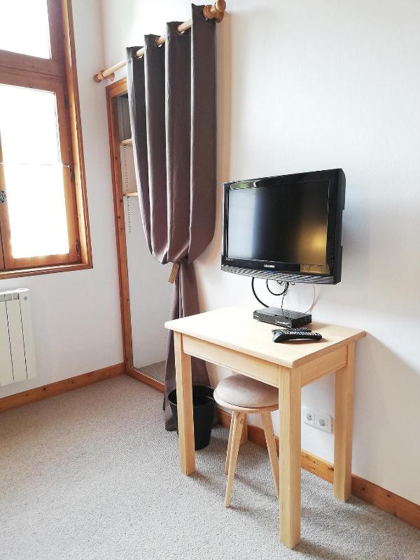 Triple Room with Private Bathroom image 4