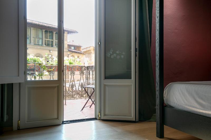 King Room with Balcony image 3