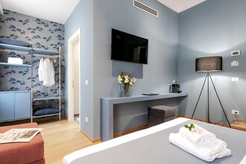 Standard Double Room image 3