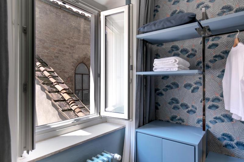 Standard Double Room image 4