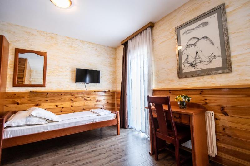 Triple Room with Balcony image 2
