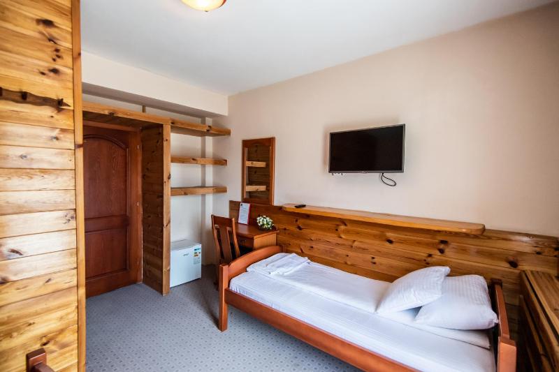 Triple Room with Balcony image 3