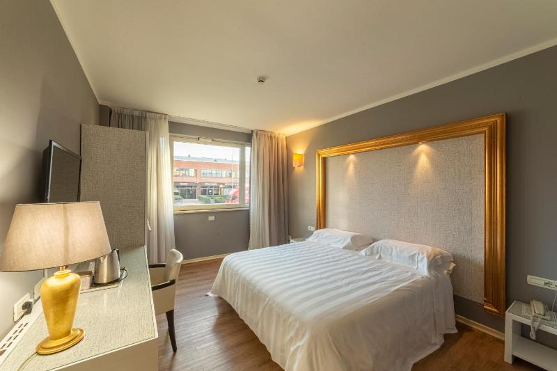Smart Double or Twin Room image 1