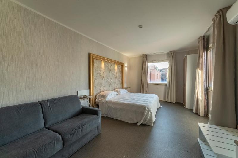 Quadruple Room image 3