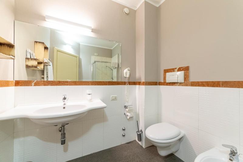 Quadruple Room image 2