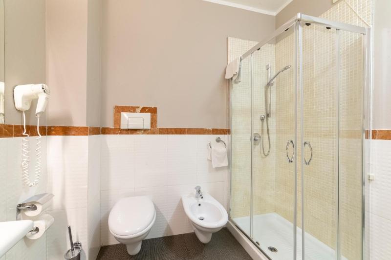 Quadruple Room image 4