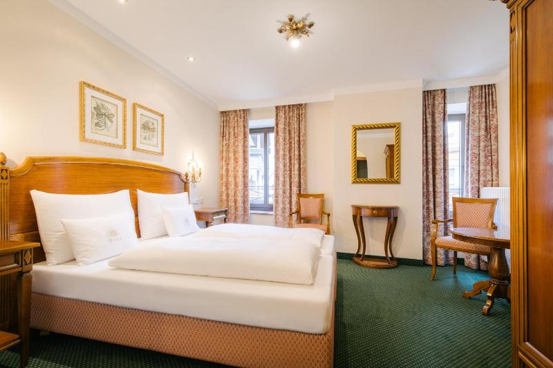 Double Room image 3