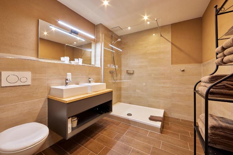 Three-Bedroom Apartment (6 Adults) image 2