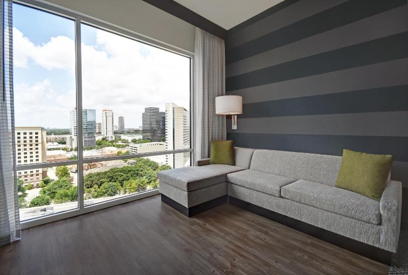 King Suite High Floor Skyline View image 3