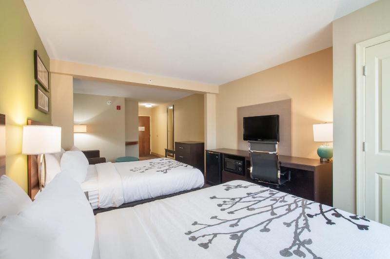 Suite with Two Double Beds - Non-Smoking image 2