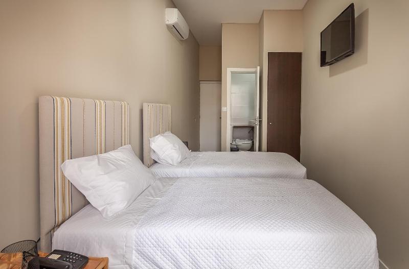 Twin Room with Shower image 3