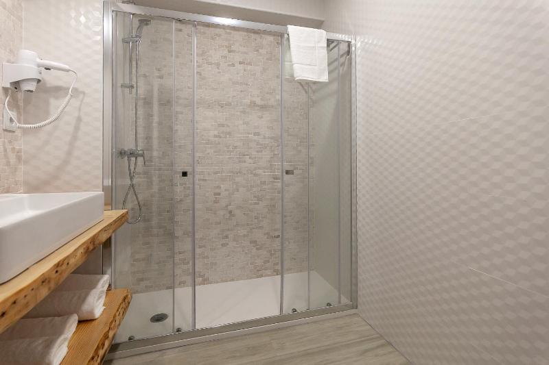 One-Bedroom Suite image 4