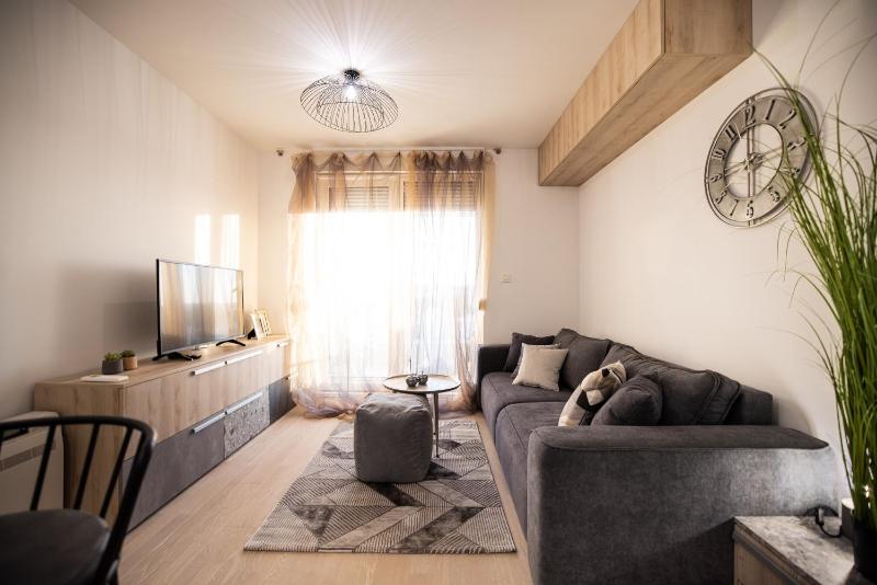 Island View Luxury Apartments - image 20