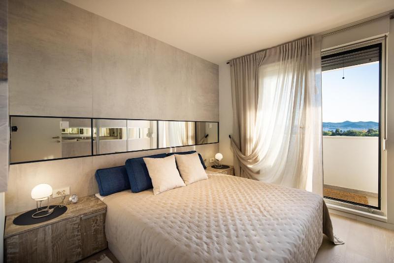 Island View Luxury Apartments - image 19